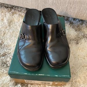 Clarks black size 9 leather shoes